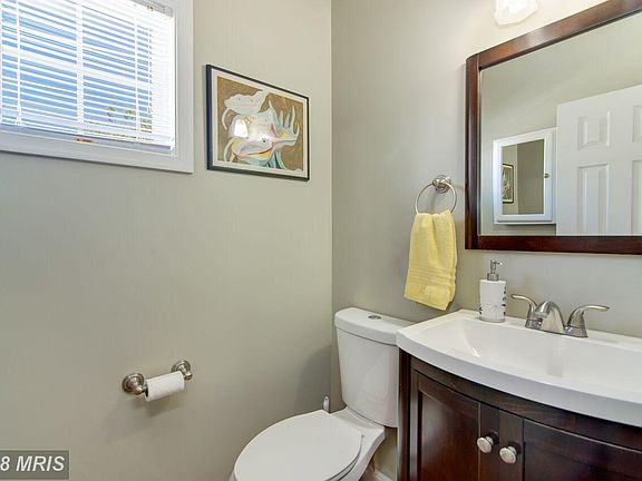 4th image of 1009 Stanton Park Ct