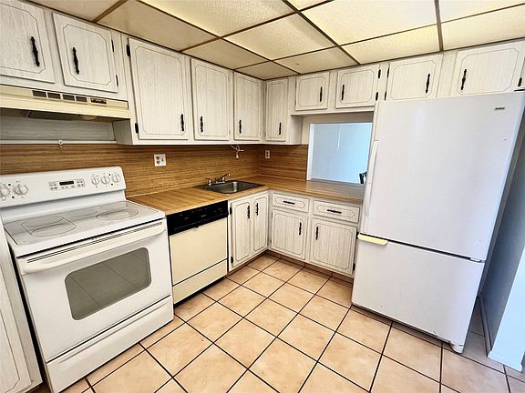 2nd image of 8411 Lagos De Campo Boulevard #U-209