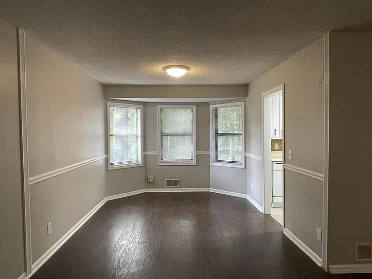 3754 Lamar Way — Photo 5