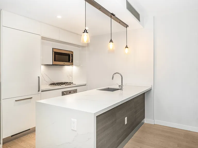 505 W 43rd St #5L — Photo 2