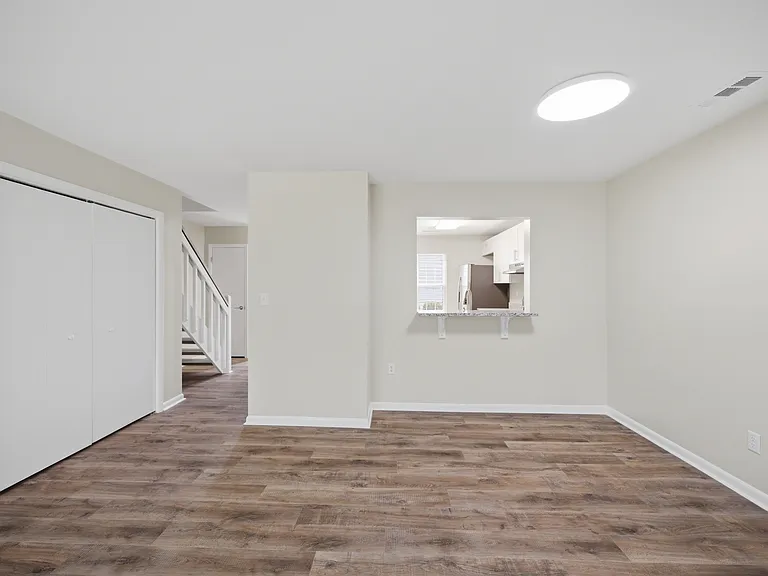 5109 Glenwood Way — Photo 8