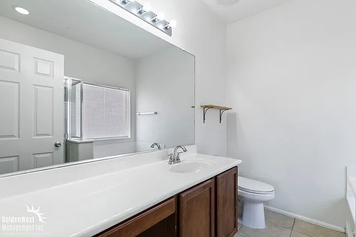 993 E Corral St — Photo 11