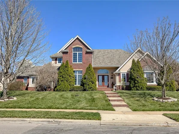 4712 Wimbledon Dr, Lawrence, KS 66047