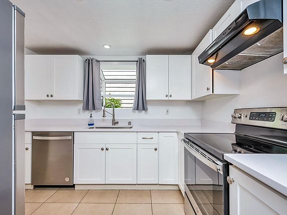 5th image of 559 Mission Boulevard