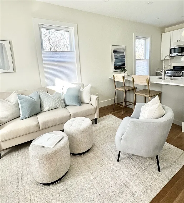 2 bed, 1.0 bath, 700 sqft, $2,850 — Photo 4