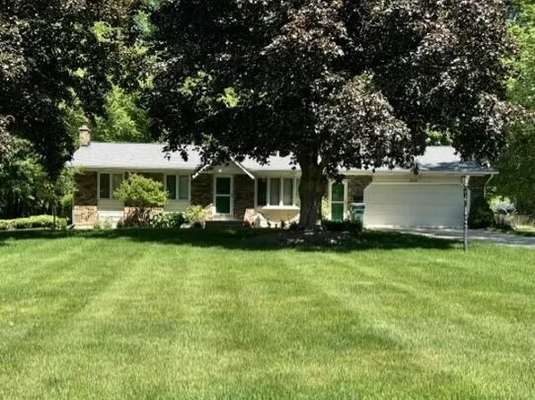 717 Ponderosa St NW, Grand Rapids, MI 49534
