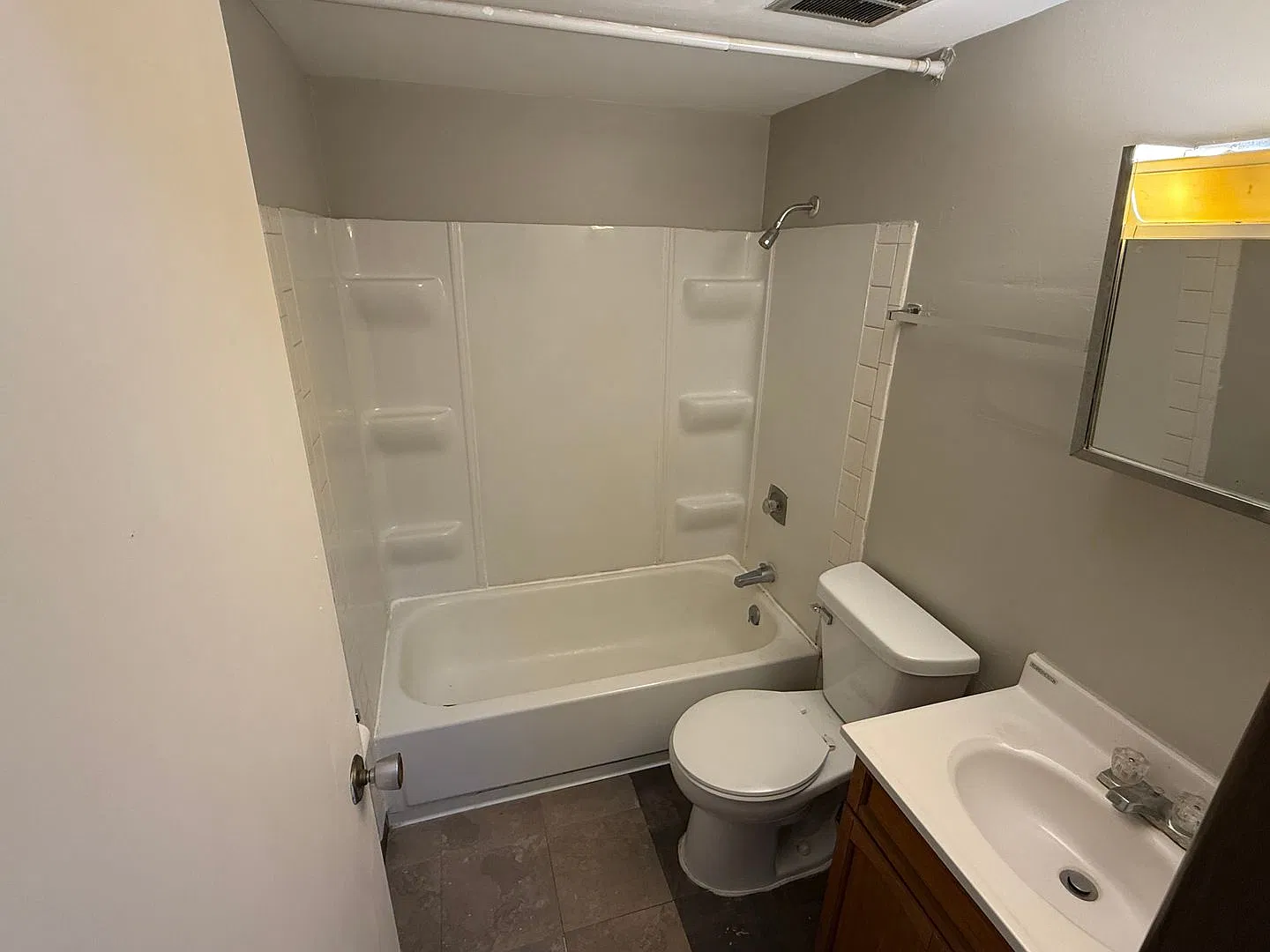 Country Village Apartments — Photo 2
