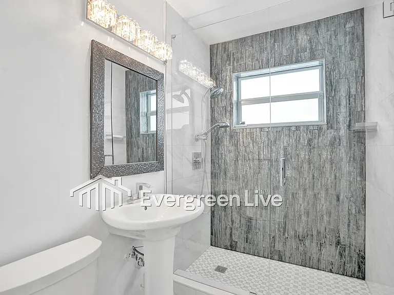 1115 SW 4th Ave — Photo 14