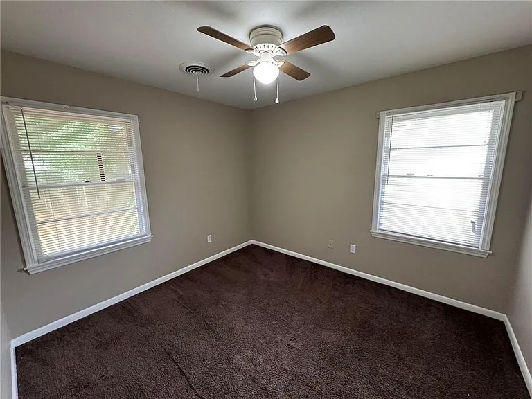 5855 Woodvale Dr — Photo 16