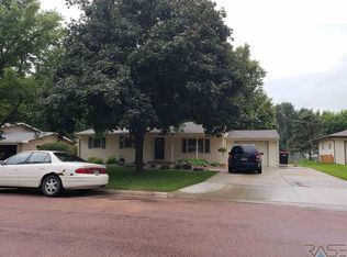 405 S 8th Ave, Brandon, SD 57005