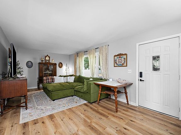 5th image of 2304 Oak St