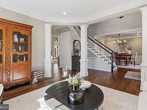 5th image of 325 Sleepy Hollow Ct