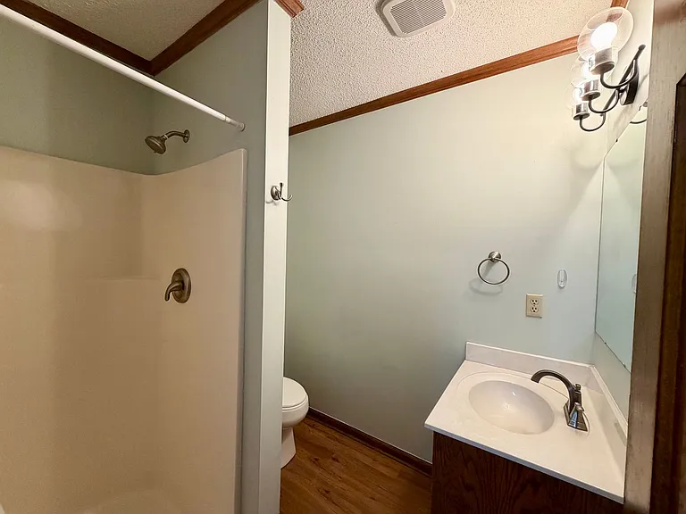 741 Henderson St — Photo 8