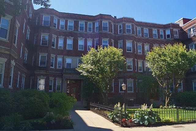 2nd image of 98 Queensberry St APT 16