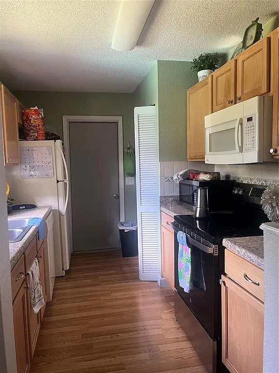 2 bed, 1.0 bath, 880 sqft, $1,595 — Photo 4