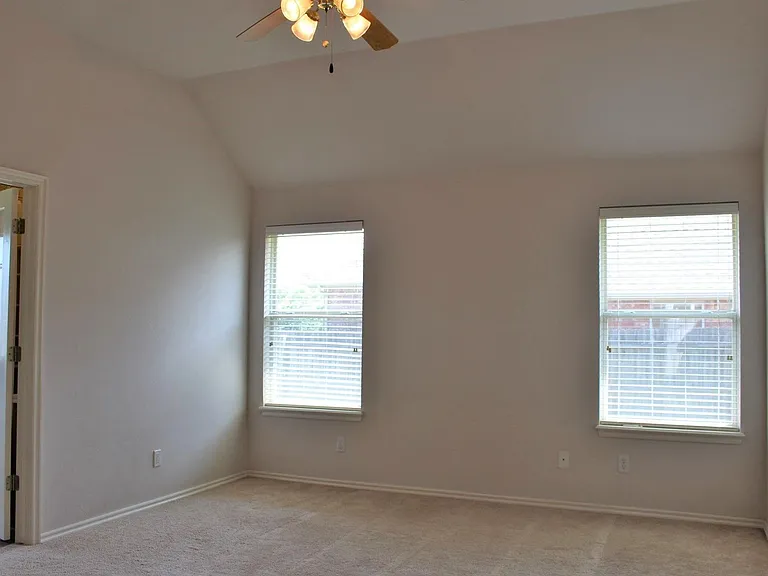 1913 Del Simmons Dr — Photo 6