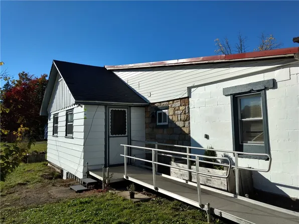 318 1/2 Poplar St, Kane, PA 16735