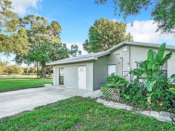 4th image of 1031 SW 24th Avenue