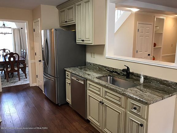 5th image of 4035 Summers Place Dr