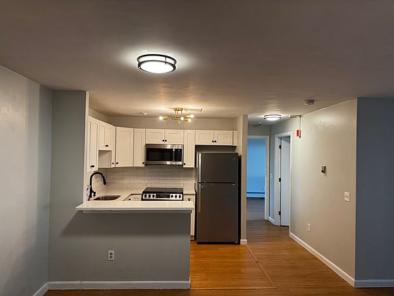 3rd image of 367 Woonasquatucket Ave APT 20