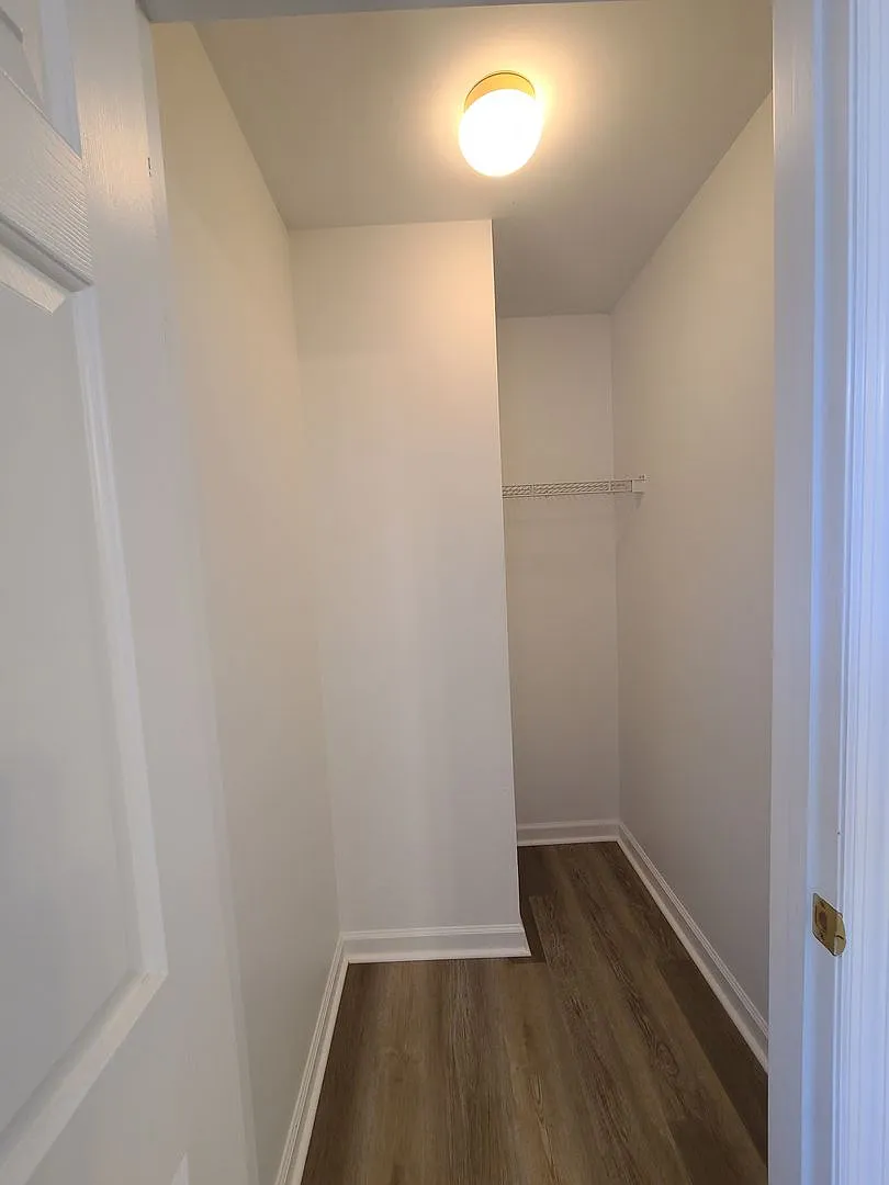 Newly Renovated - 2 Bedroom, 2.5 Bath Townhome Near Med Center - Available 08/05! — Photo 4