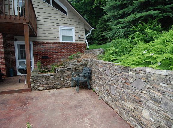 3rd image of 83 Laure Ln