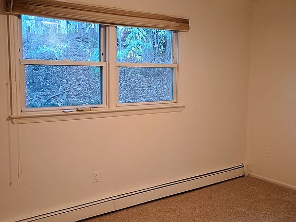 4th image of 23 Pilgrim Dr