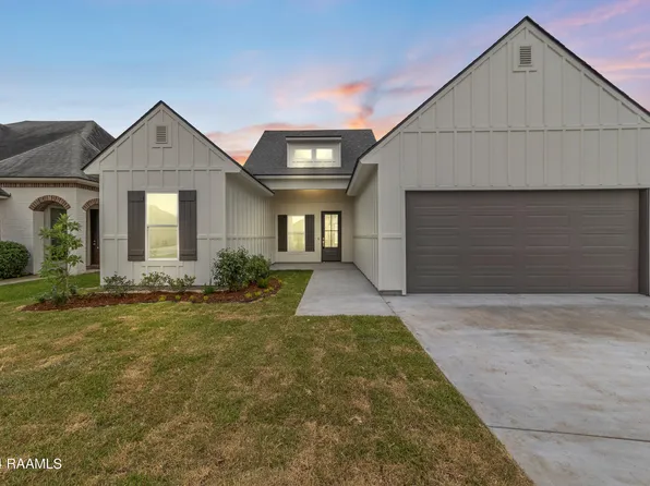 102 Timber Bark Rd, Lafayette, LA 70508