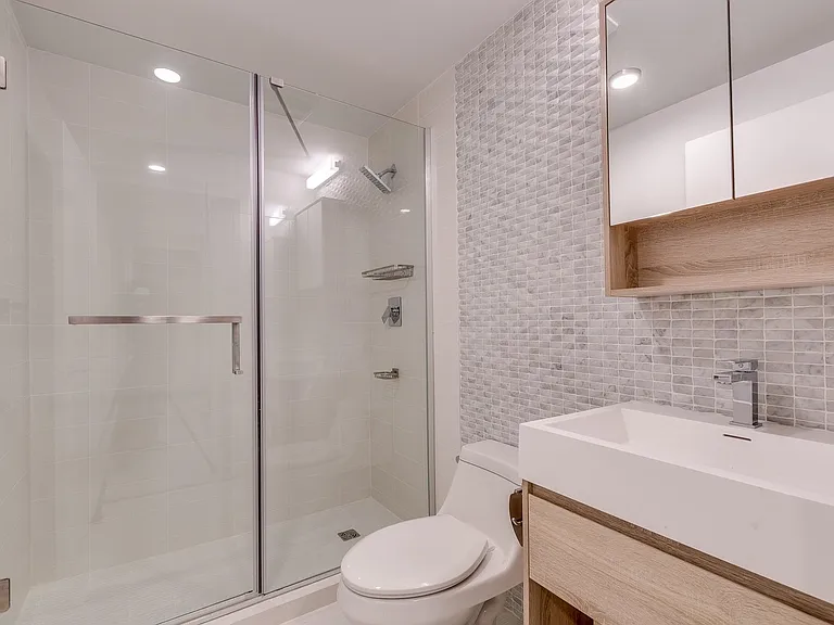 1425 Haro St #202 — Photo 18