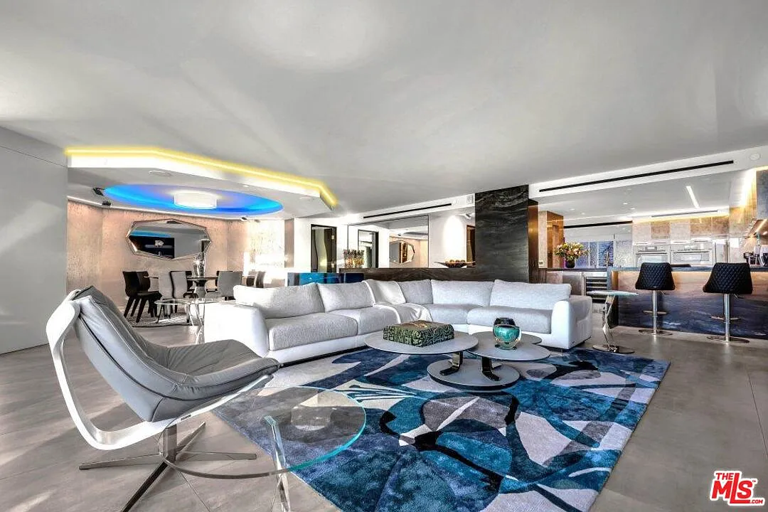 2 bed, 3.0 bath, 2902 sqft, $69,000 — Photo 3
