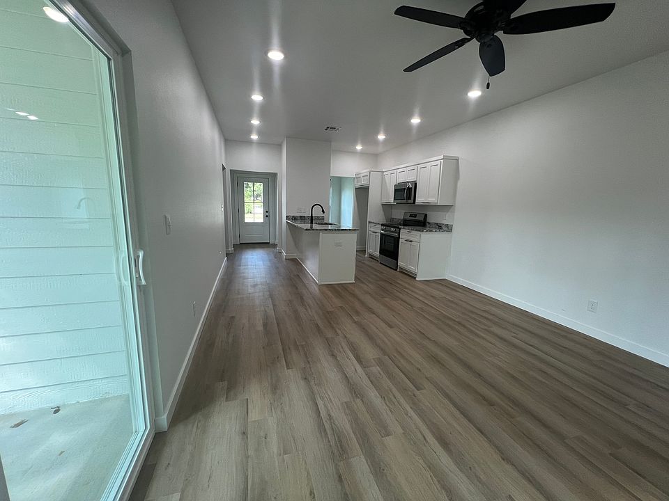 2nd image of 822 S Broadway St