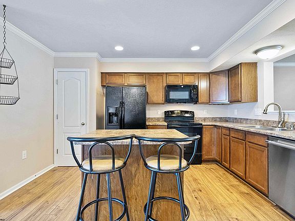 5th image of 13 Stafford Cir