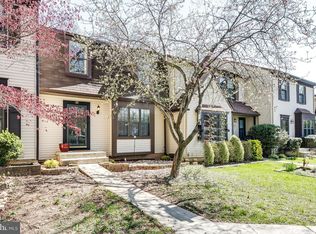 35 Berkeley Ct, Sterling, VA 20165