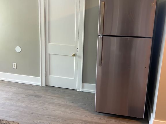 3rd image of 4419 Greenlee Ave #5