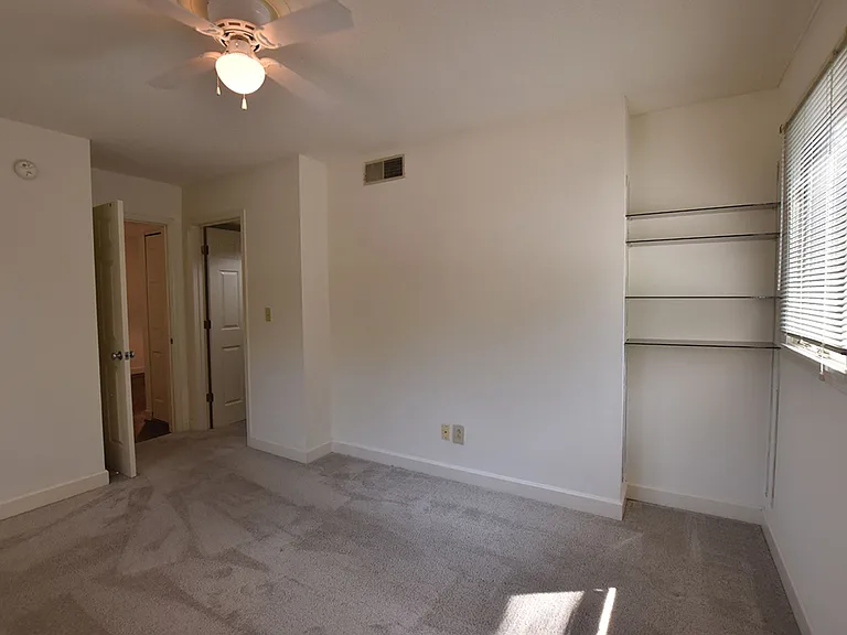 507 W Green St — Photo 6