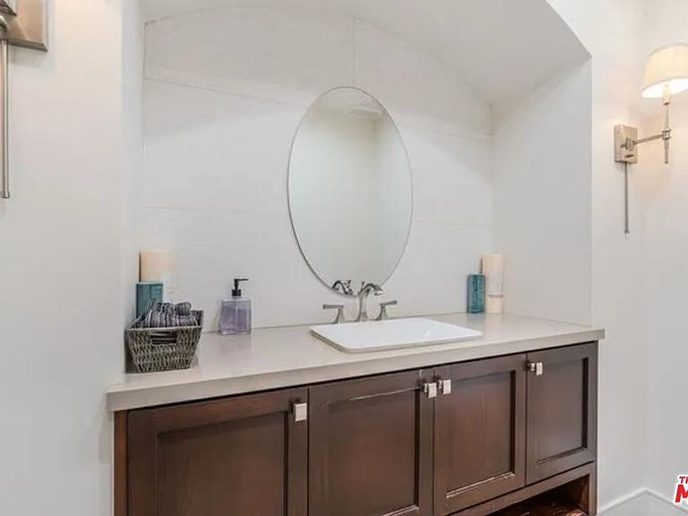 17520 Embassy Dr — Photo 25