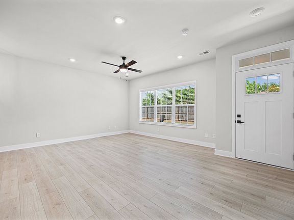 5th image of 720 Pinecone Dr