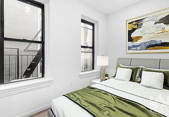 4th image of 1471 1st Ave #3R