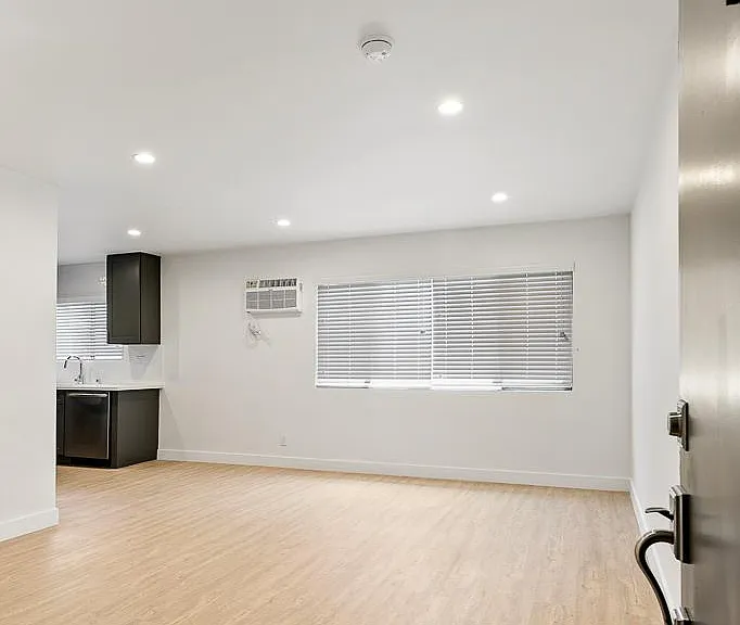 3314 Mentone Ave #9A — Photo 1