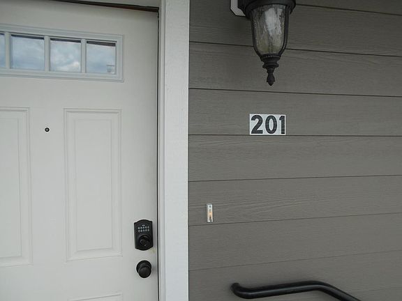 3rd image of 1916 White Ave APT 201