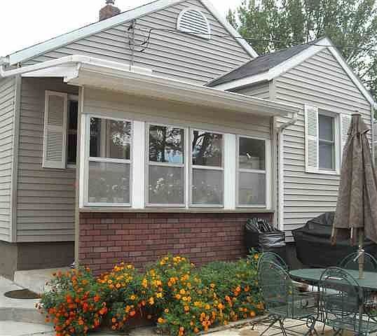 2nd image of 1627 Locke Ave