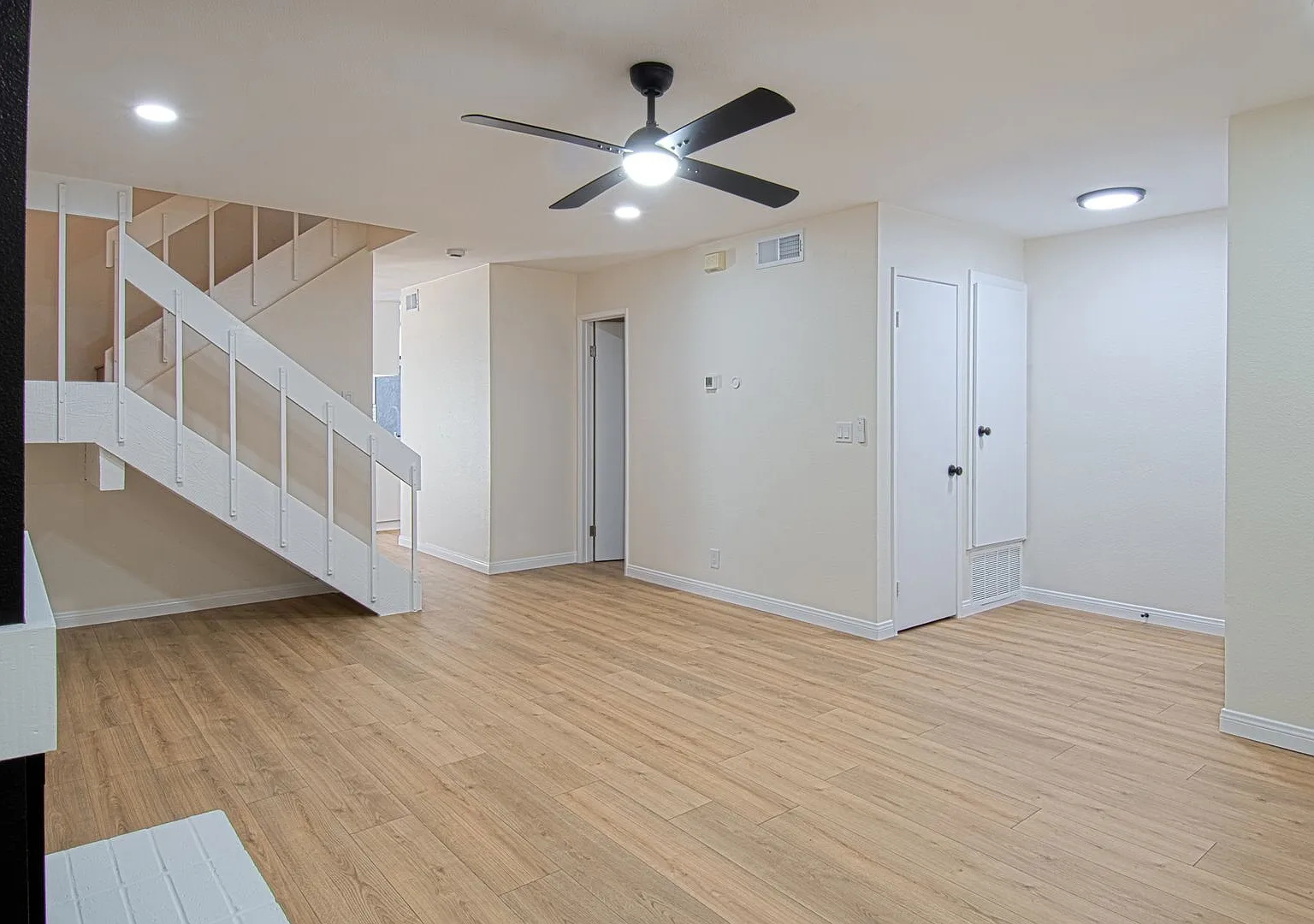 Newly Updated 3 Bed 2.5 Bath Townhouse in the Beautiful Quiet Newport Terrace Community — Photo 1