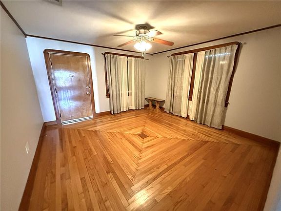 4th image of 549 Bertucci St