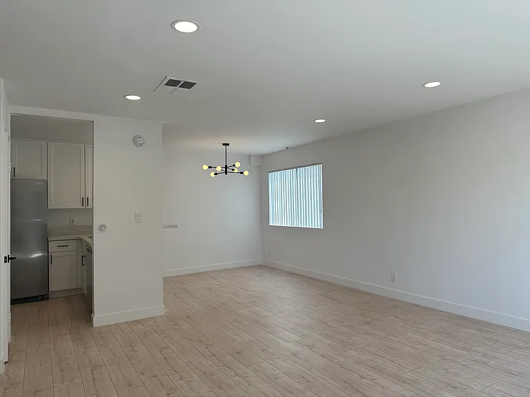 1212 Gower St — Photo 4