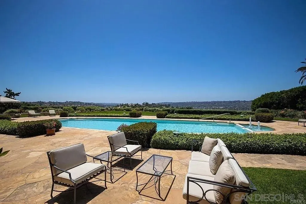 5 bed, 8.0 bath, 8950 sqft, $45,000 — Photo 2