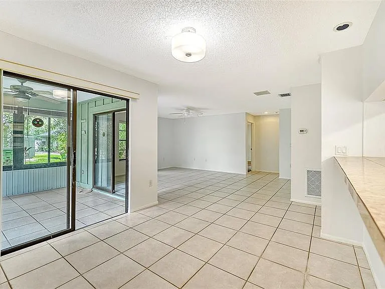 5010 Barrington Cir #2001 — Photo 11