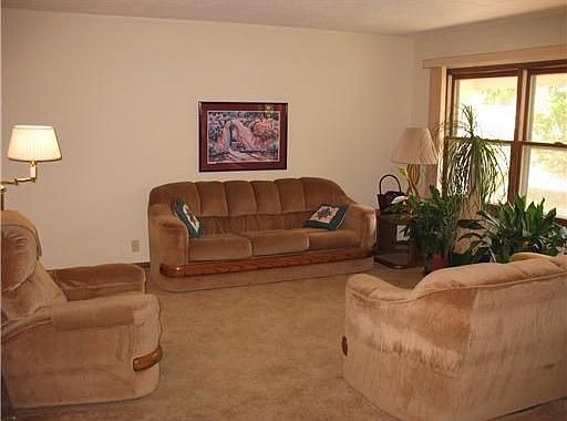 2nd image of 334 Brentwood Ct NE