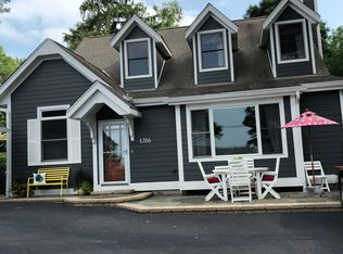 1316 Nagawicka St, Delafield, WI 53018