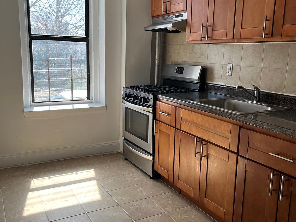 2nd image of 1541 Williamsbridge Rd APT 1F