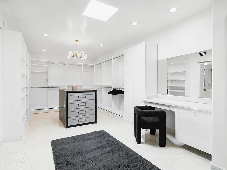 10011 E Windrose Dr — Photo 11